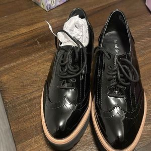 Brand new Madden girl black platform shoe never worn ..patent leather shoe !!